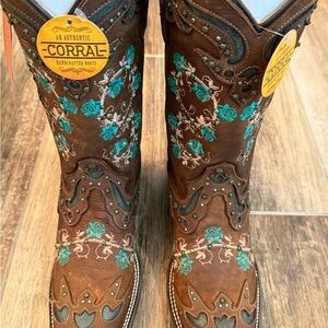 Corral Brown Leather Cowgirl Boots with Turquoise Embroidery